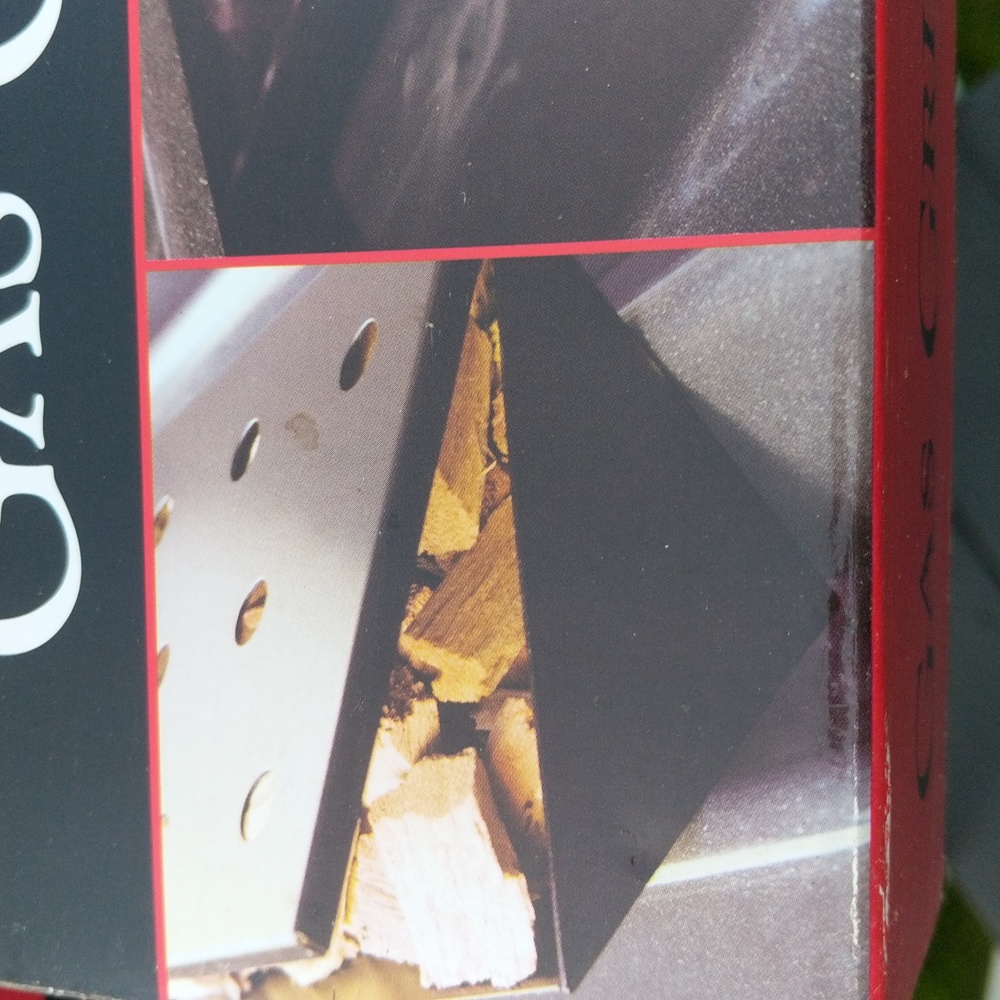 2 gas grill smoker boxes - Picture 4 of 4